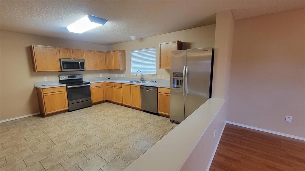 906 Post Oak Trail Anna, TX 75409 - Photo 5 of 21 Nice Huge, Spacious Kitchen!