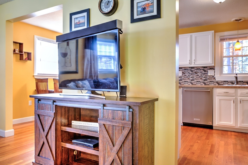 29 Sleigh Road Chelmsford, MA 01824 - Photo 4 of 42 Gallery Image 4