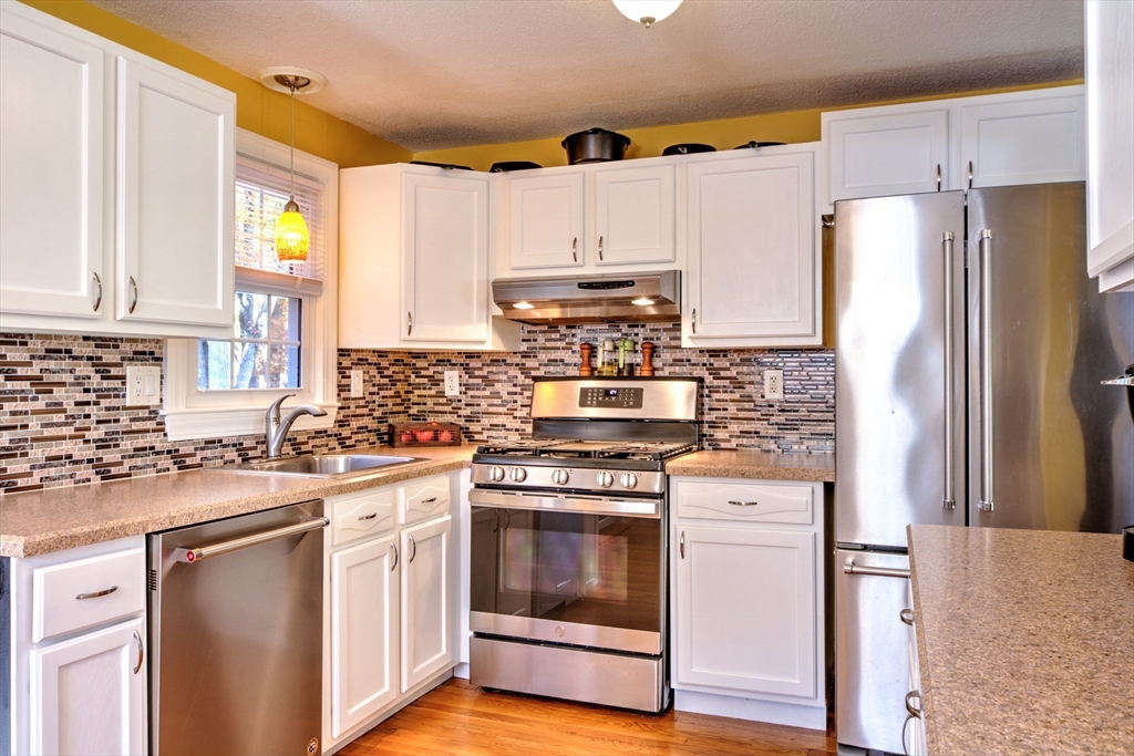 29 Sleigh Road Chelmsford, MA 01824 - Photo 7 of 42 Gallery Image 7