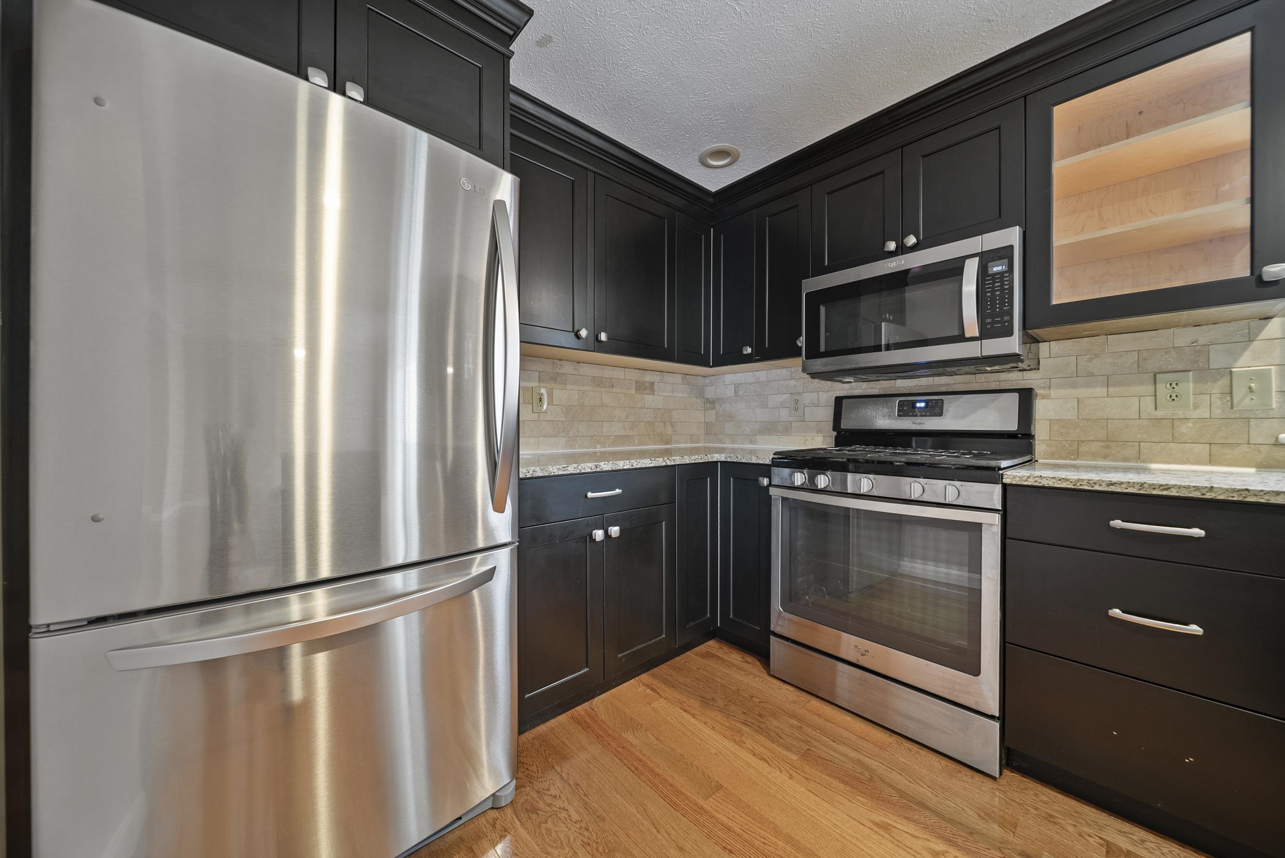 624 Hackett Hill Road Manchester, NH 03102 - Photo 6 of 38