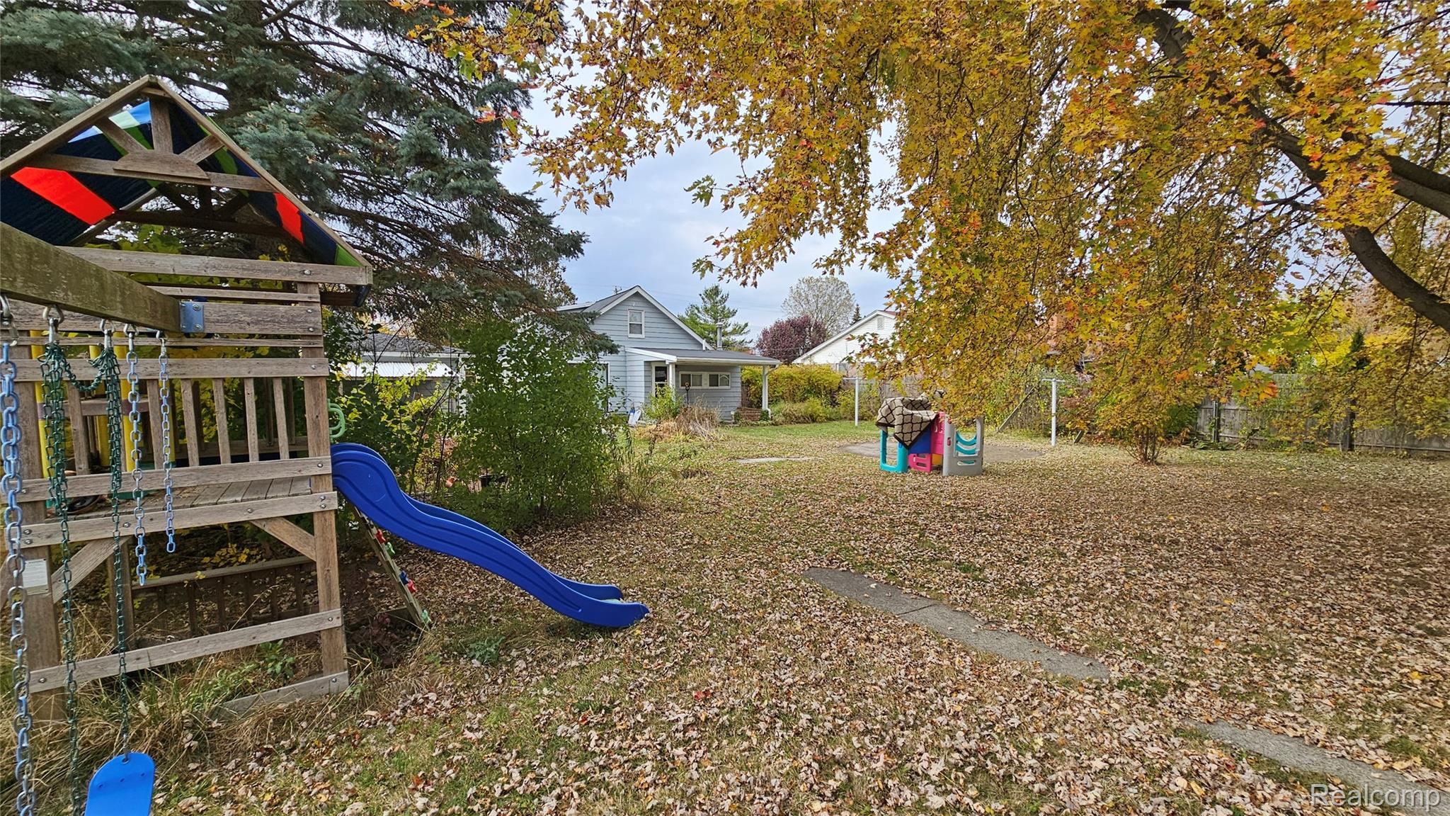 1818 Milverton Road Troy, MI 48083 - Photo 5 of 22 View of playground