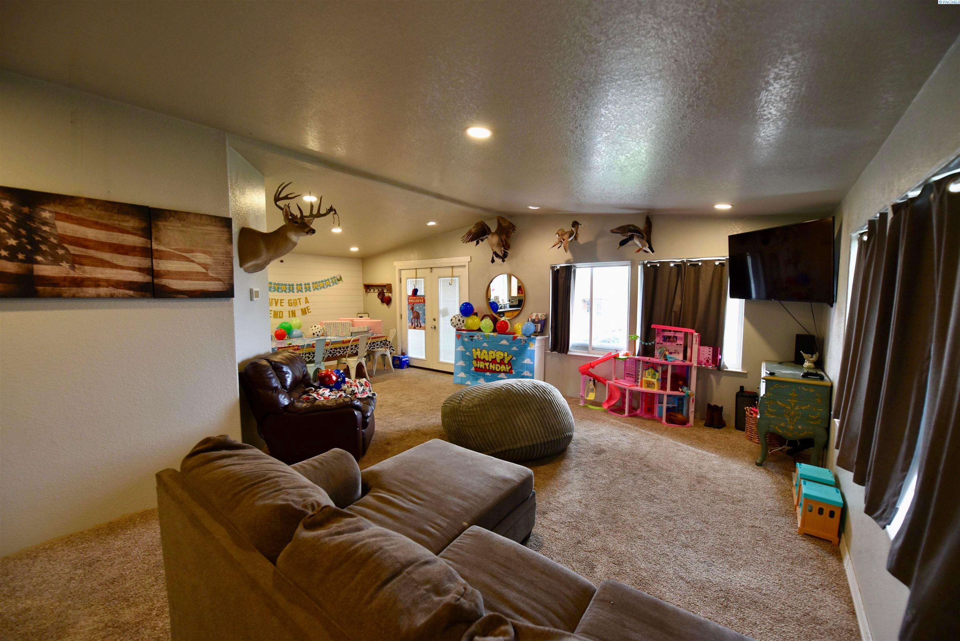 3834 Dogwood Road Pasco, WA 99301 - Photo 8 of 32 Gallery Image 8