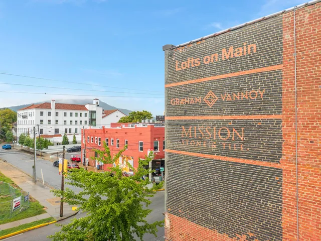 $594,000 | 55 East Main Street, Unit 204, Chattanooga, TN 37408