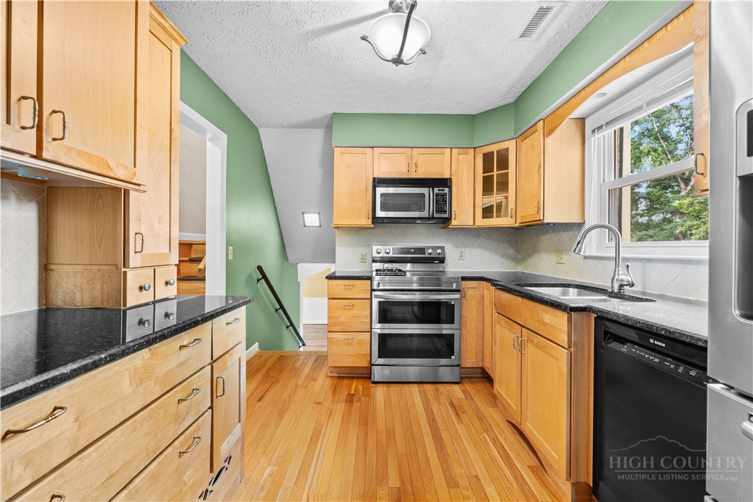 945 7 Oaks Road Boone, NC 28607 - Photo 8 of 50