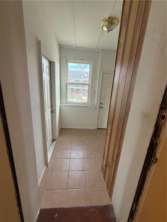 2332 Sherbrook Street Pittsburgh, PA 15217 - Photo 29 of 40 a view of hallway with window