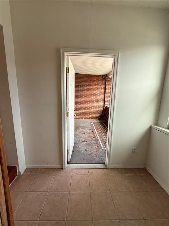 2332 Sherbrook Street Pittsburgh, PA 15217 - Photo 31 of 40 a view of a hallway to rooms