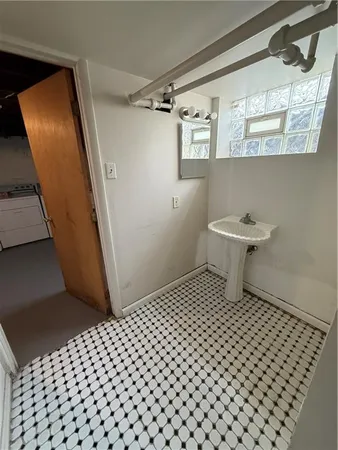 $2,300 | 2332 Sherbrook Street, Pittsburgh, PA 15217