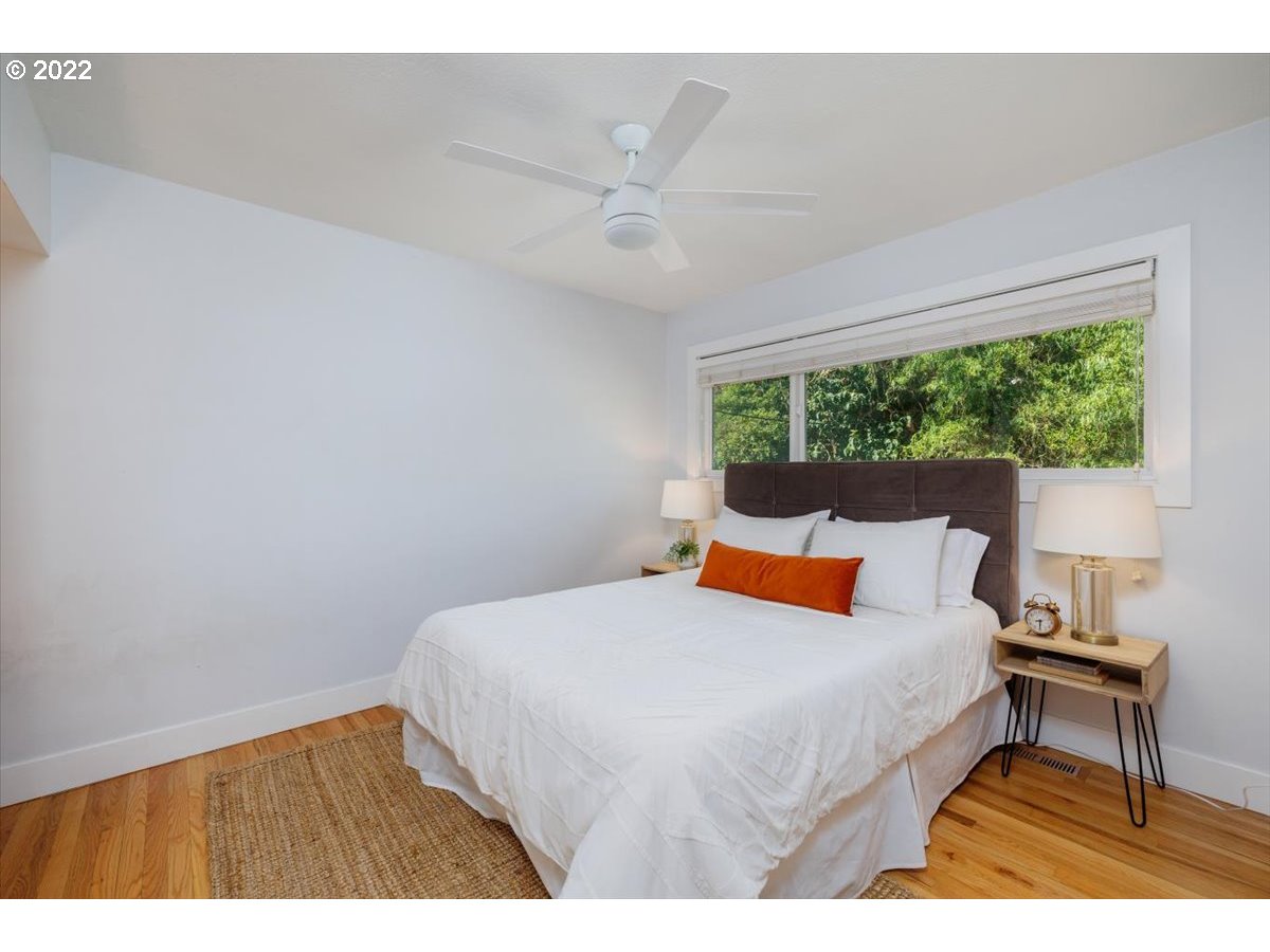 5114 Southwest View Point Terrace Portland, OR 97239 - Photo 13 of 30