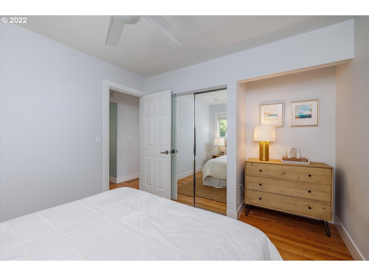 5114 Southwest View Point Terrace Portland, OR 97239 - Photo 14 of 30