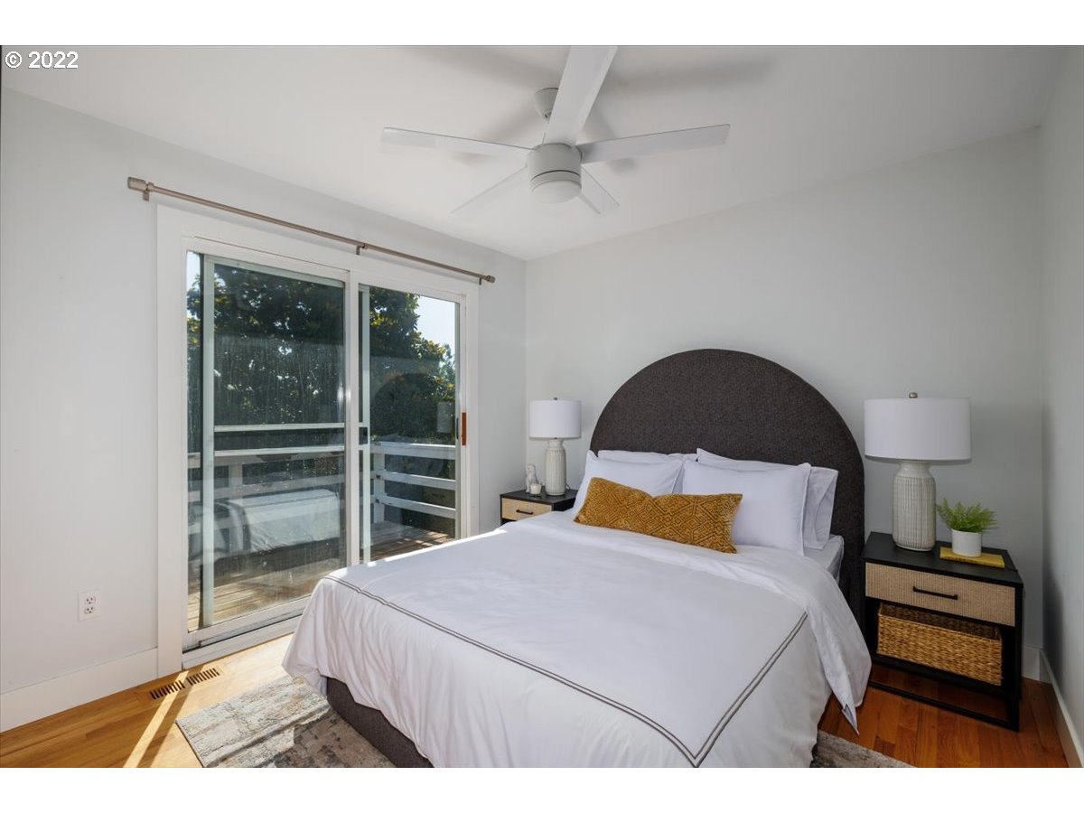 5114 Southwest View Point Terrace Portland, OR 97239 - Photo 15 of 30