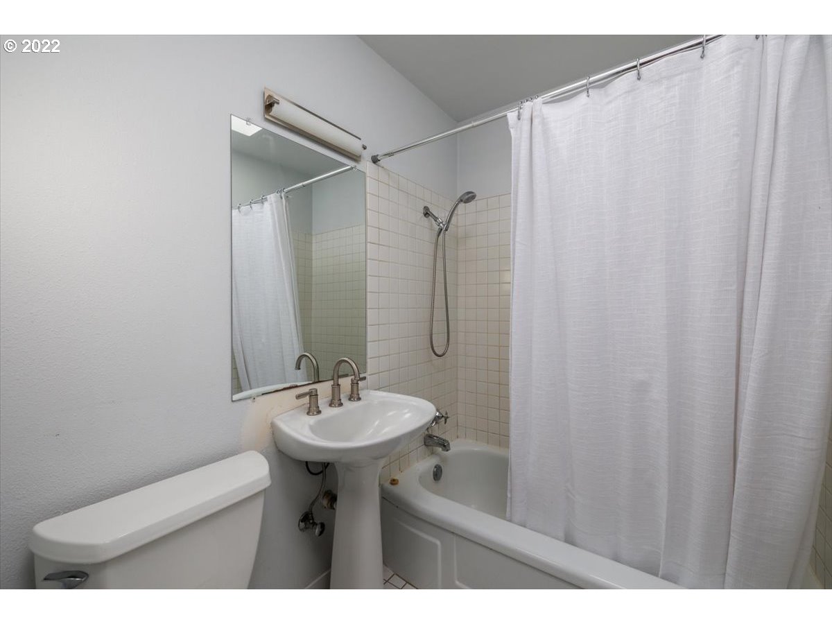 5114 Southwest View Point Terrace Portland, OR 97239 - Photo 17 of 30