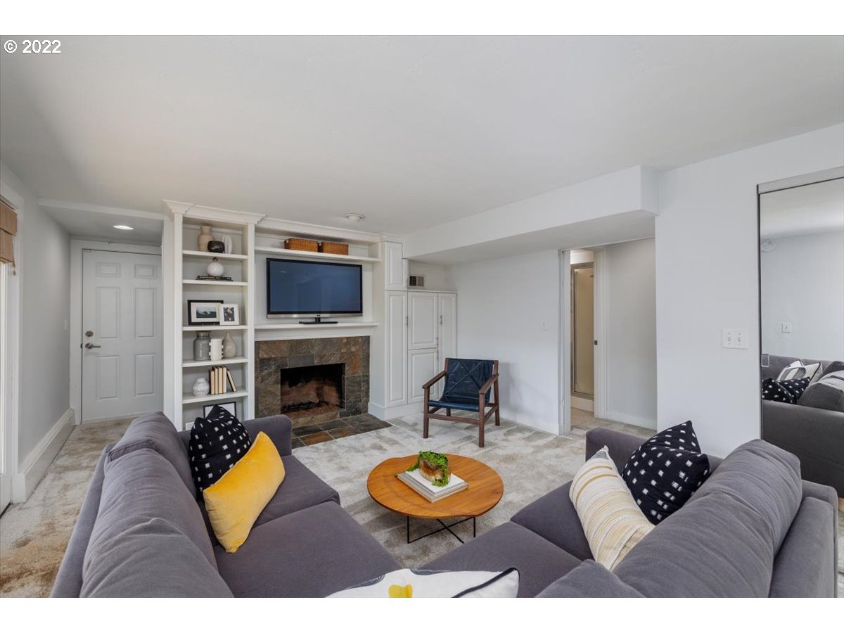 5114 Southwest View Point Terrace Portland, OR 97239 - Photo 21 of 30
