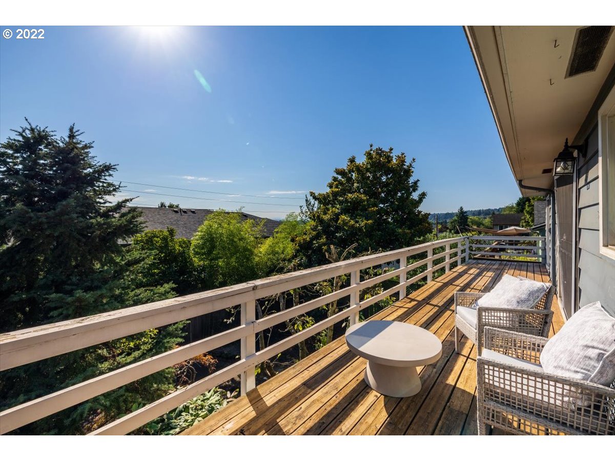 5114 Southwest View Point Terrace Portland, OR 97239 - Photo 23 of 30