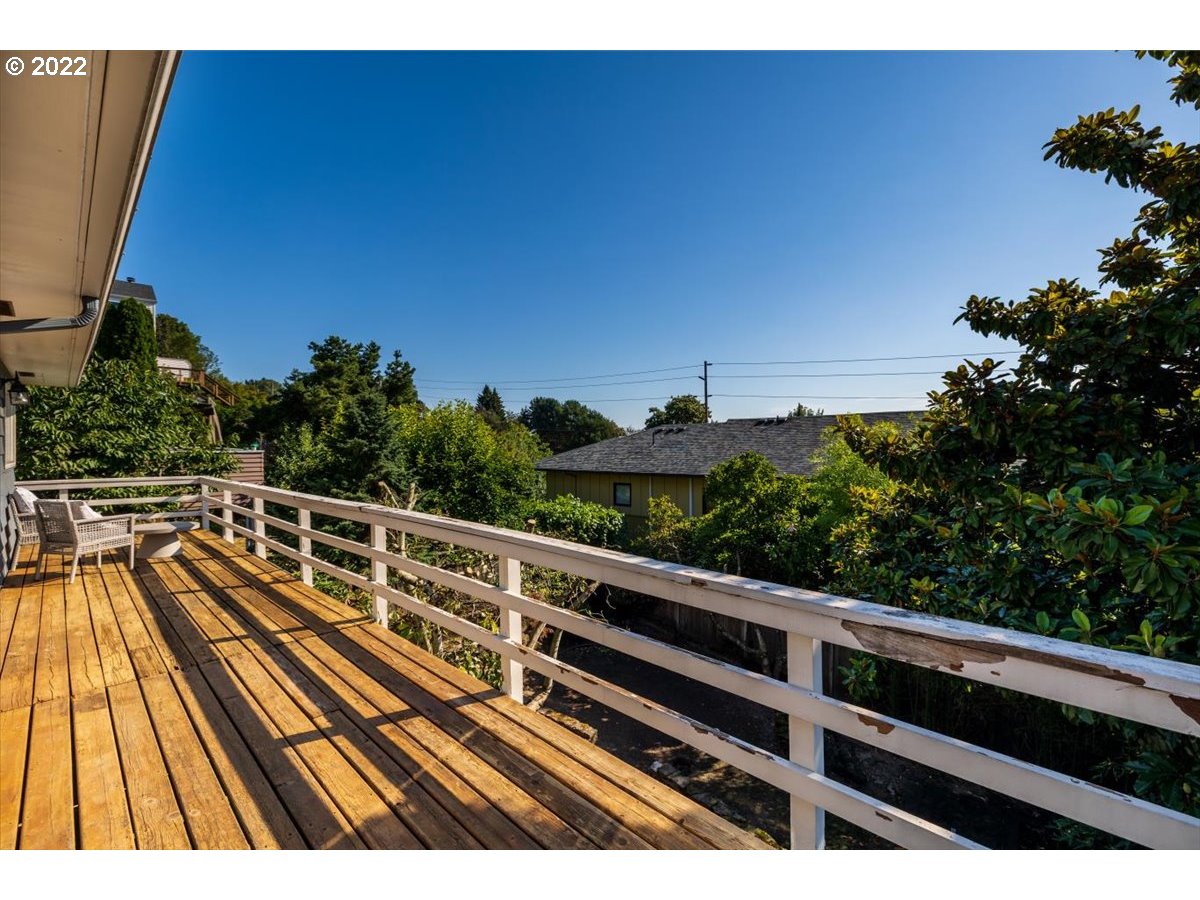 5114 Southwest View Point Terrace Portland, OR 97239 - Photo 24 of 30