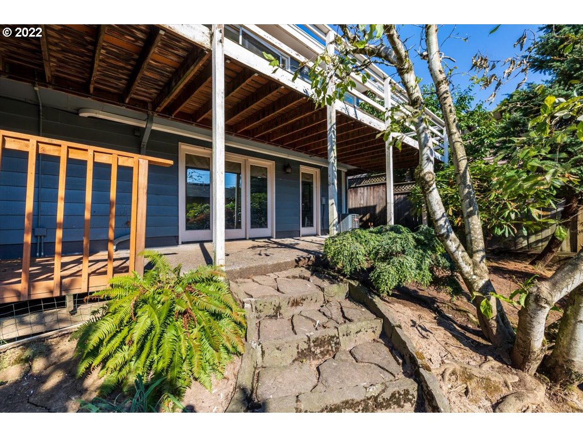 5114 Southwest View Point Terrace Portland, OR 97239 - Photo 29 of 30
