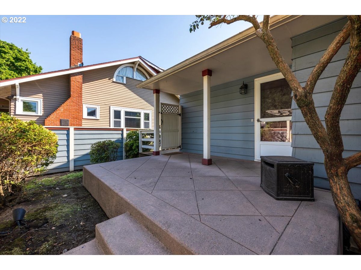5114 Southwest View Point Terrace Portland, OR 97239 - Photo 5 of 30