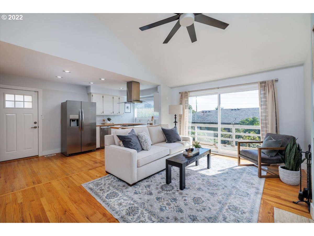 5114 Southwest View Point Terrace Portland, OR 97239 - Photo 6 of 30