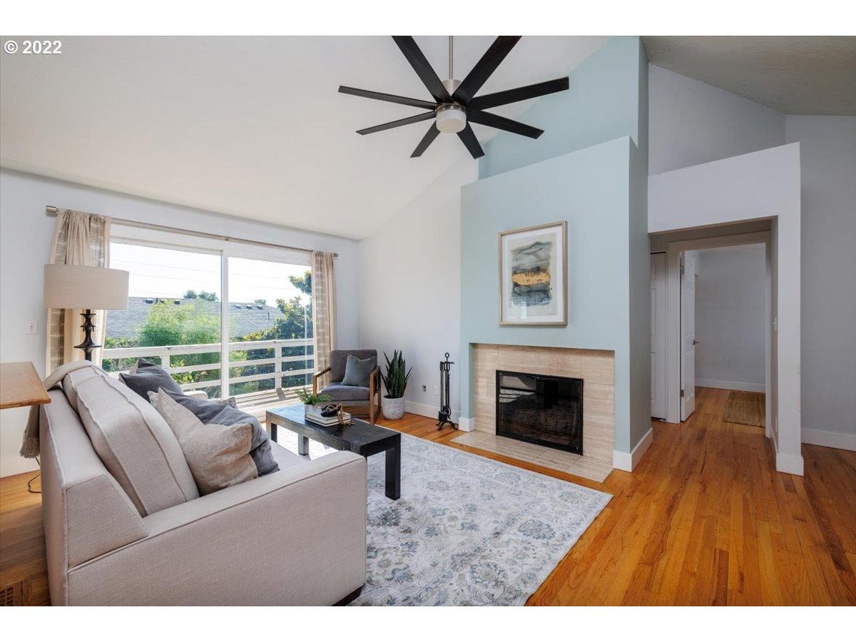5114 Southwest View Point Terrace Portland, OR 97239 - Photo 7 of 30