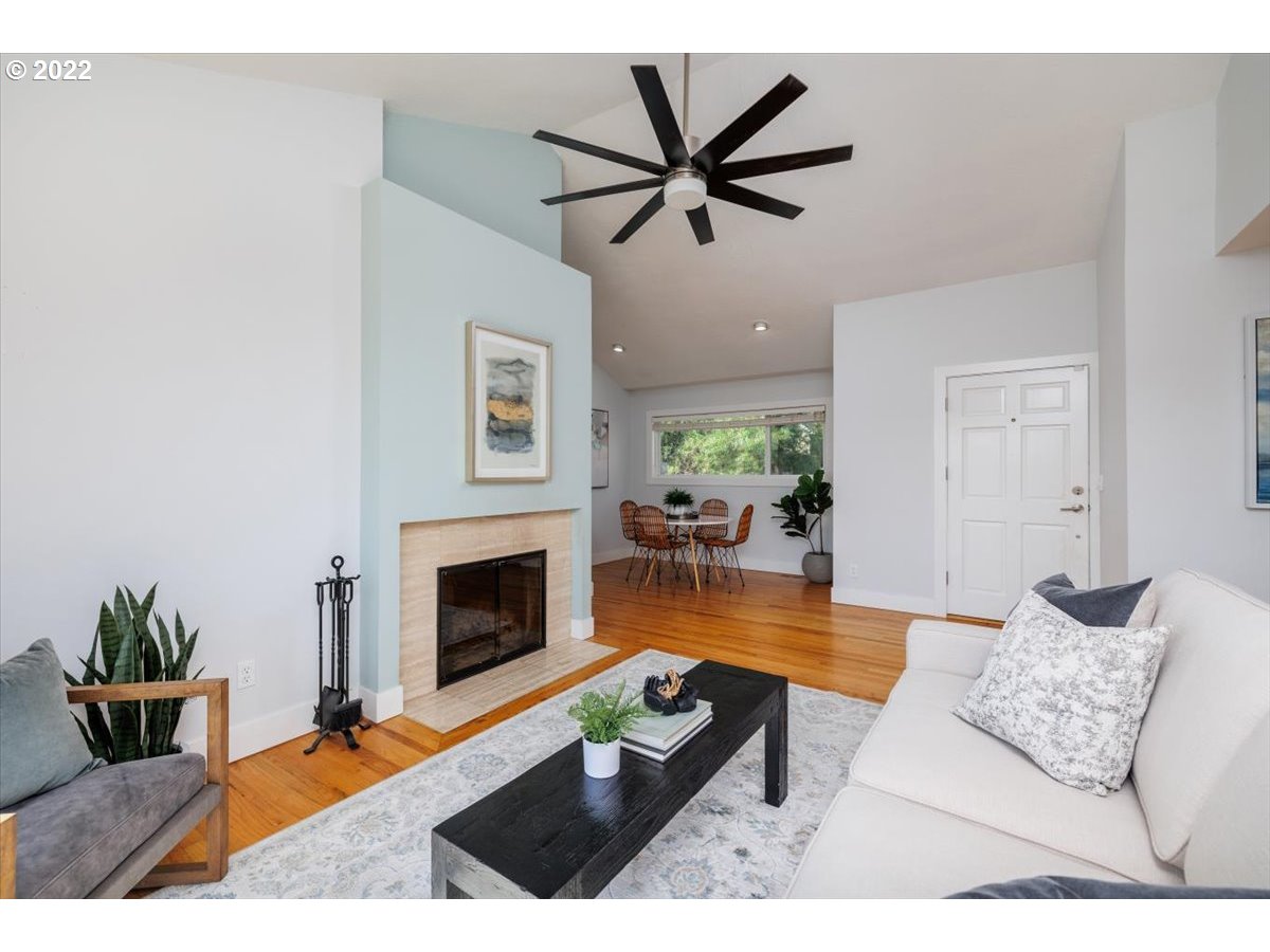 5114 Southwest View Point Terrace Portland, OR 97239 - Photo 8 of 30