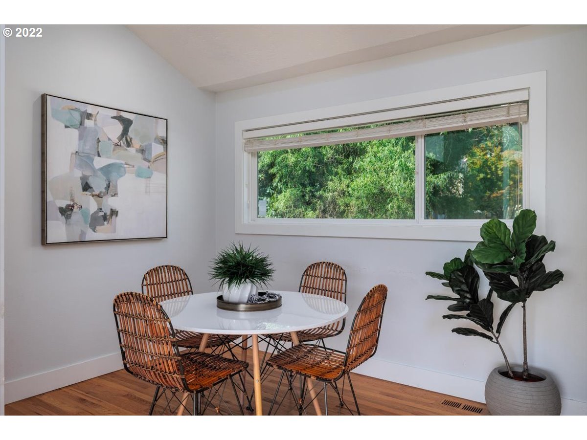 5114 Southwest View Point Terrace Portland, OR 97239 - Photo 9 of 30