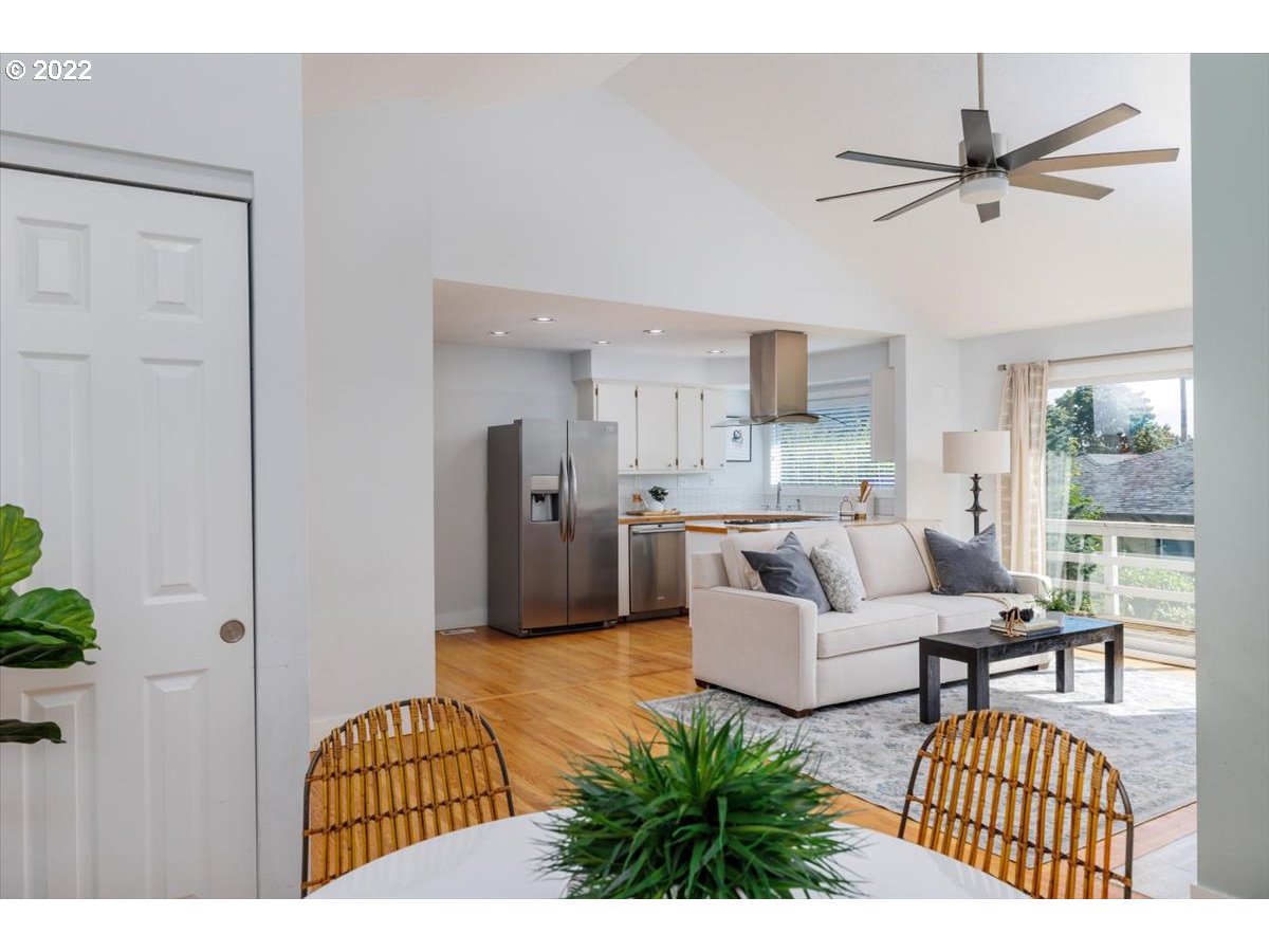 5114 Southwest View Point Terrace Portland, OR 97239 - Photo 10 of 30