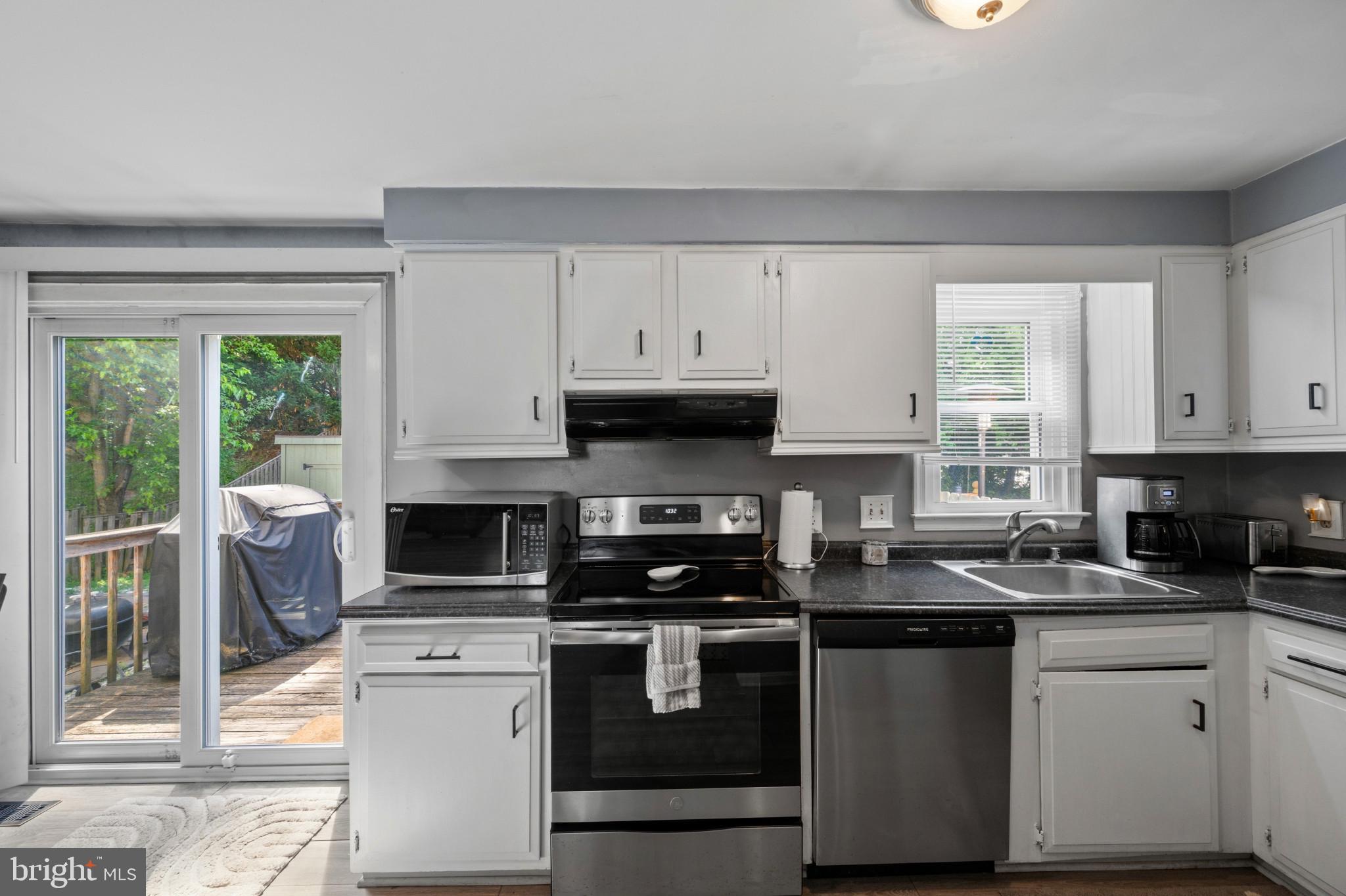 603 St Georges Station Road Reisterstown, MD 21136 - Photo 11 of 34 Stainless steel appliances