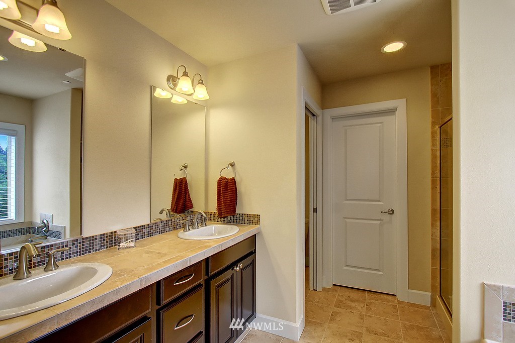 20007 94th Drive Northeast Bothell, WA 98011 - Photo 17 of 20