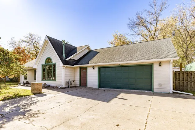 $289,900 | 847 Spring Lake Road, Cloquet, MN 55720