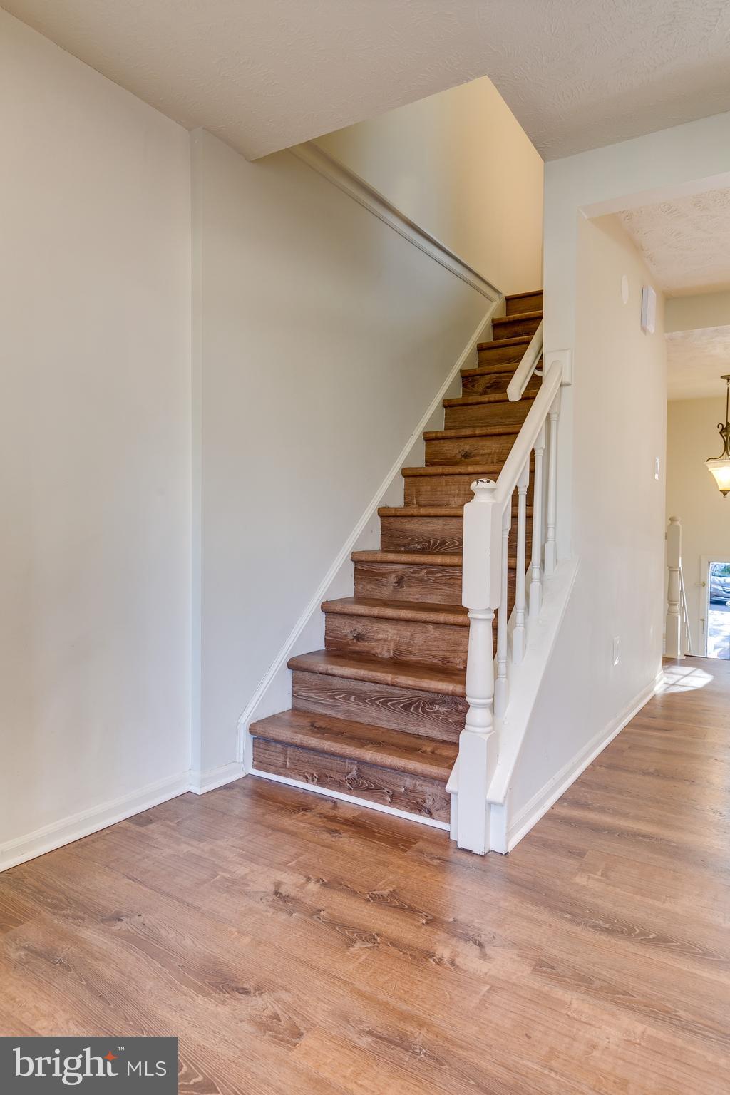 1589 Woodcrest Drive Reston, VA 20194 - Photo 15 of 29 a view of entryway