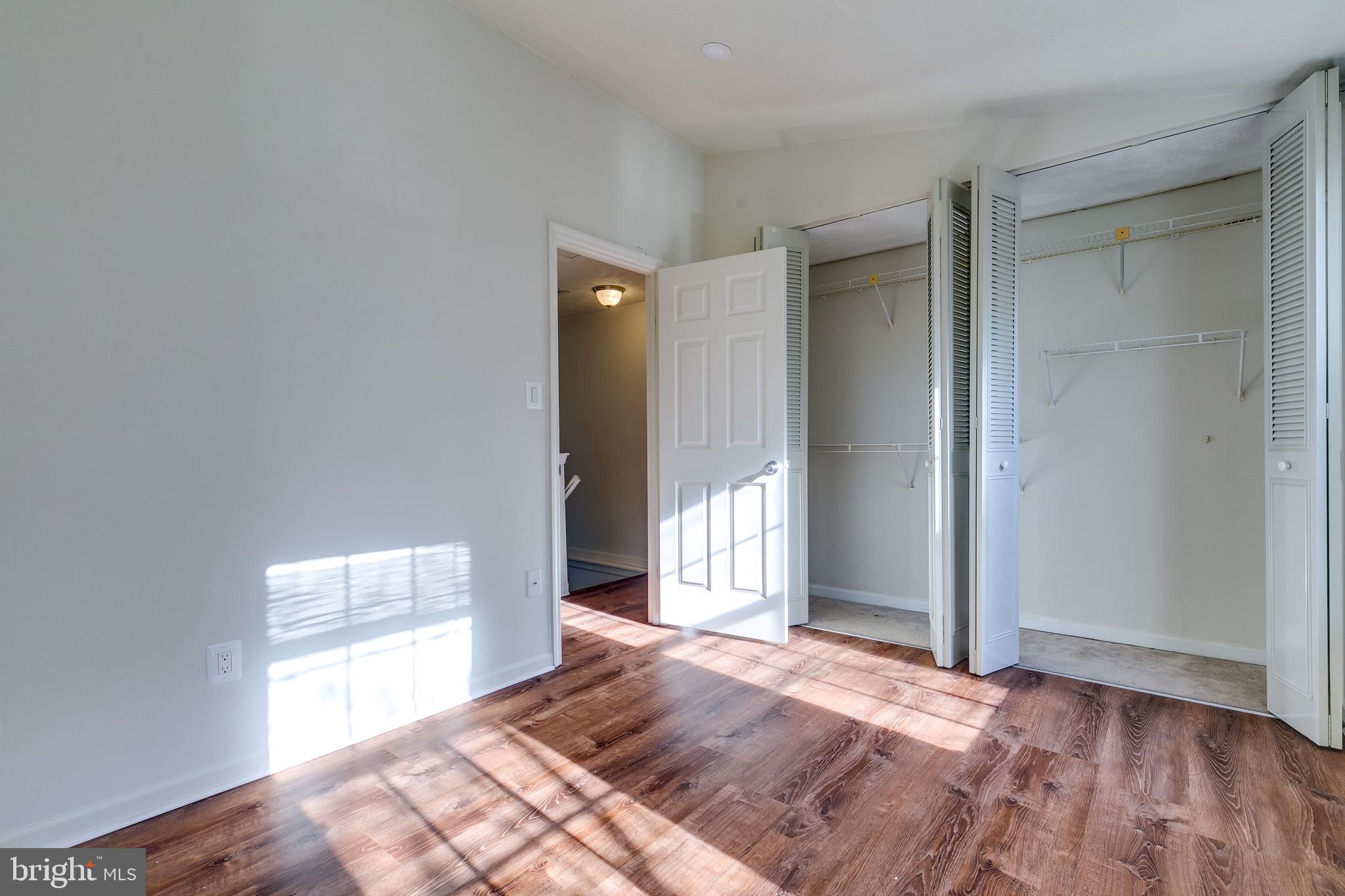 1589 Woodcrest Drive Reston, VA 20194 - Photo 17 of 29 a view of an empty room and window