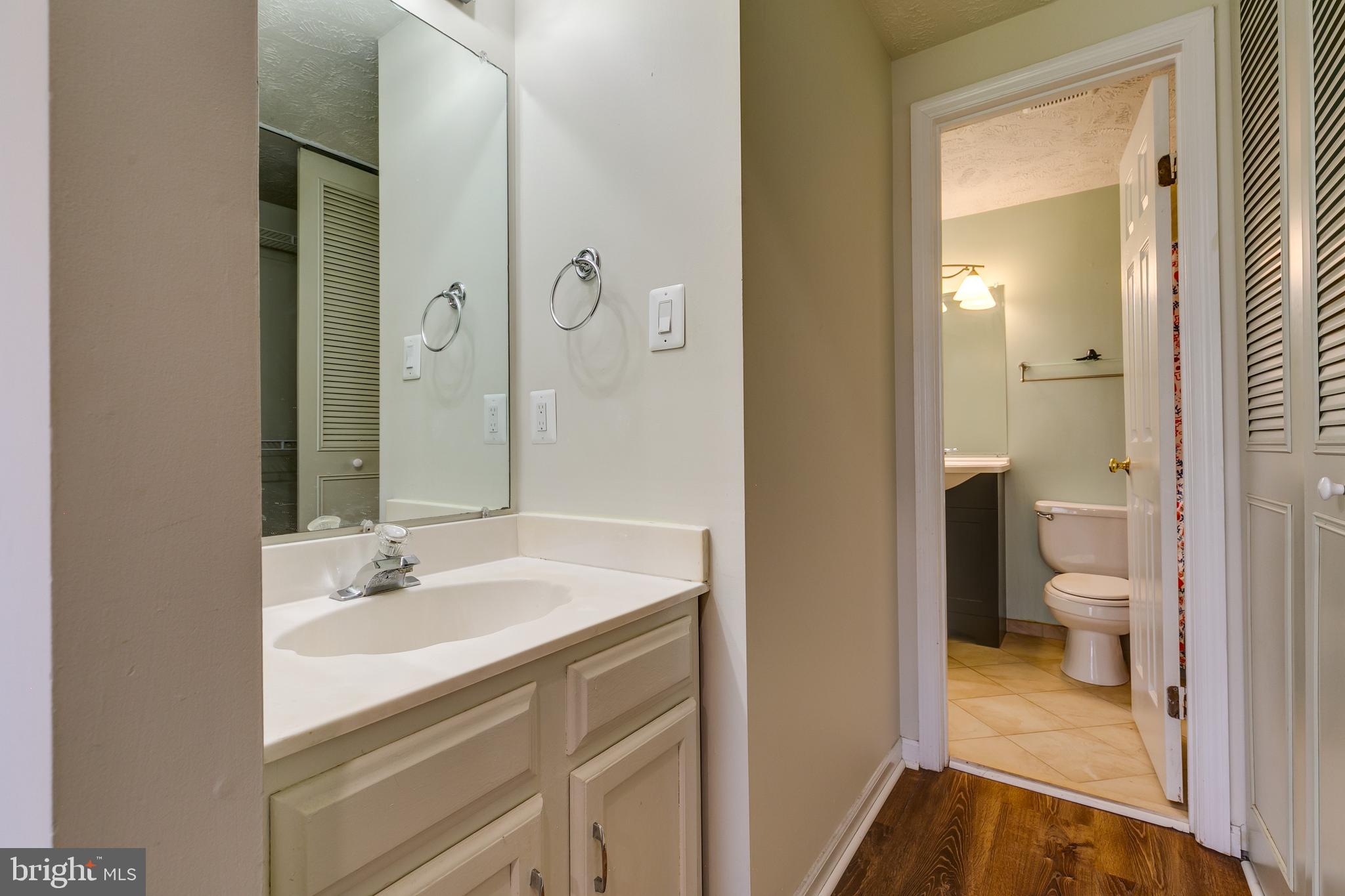 1589 Woodcrest Drive Reston, VA 20194 - Photo 21 of 29 a bathroom with a sink toilet and shower