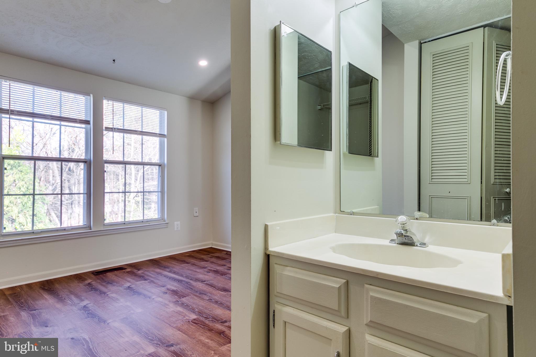 1589 Woodcrest Drive Reston, VA 20194 - Photo 22 of 29 a bathroom with a sink and a mirror