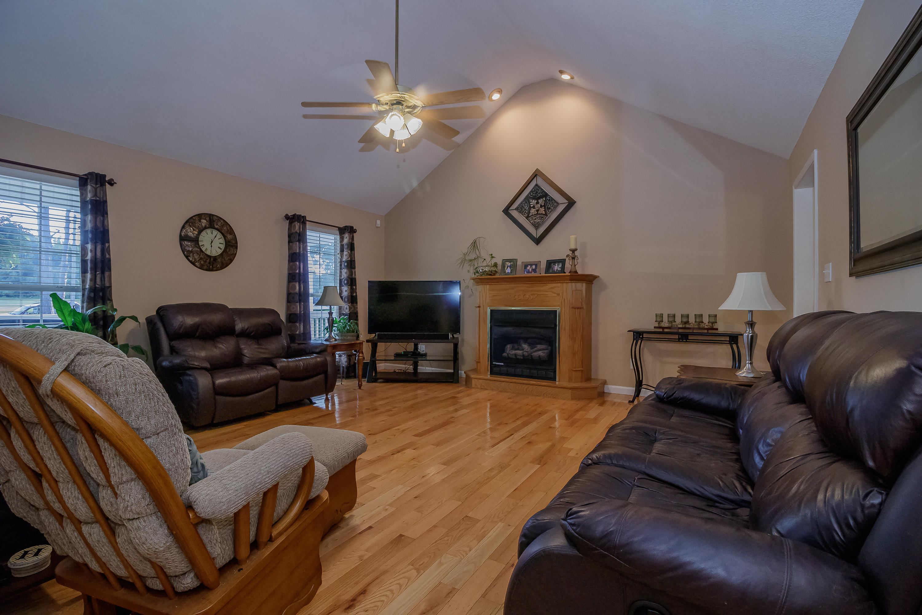 71 Earl Garner Road Ringgold, GA 30736 - Photo 4 of 40 Living Room