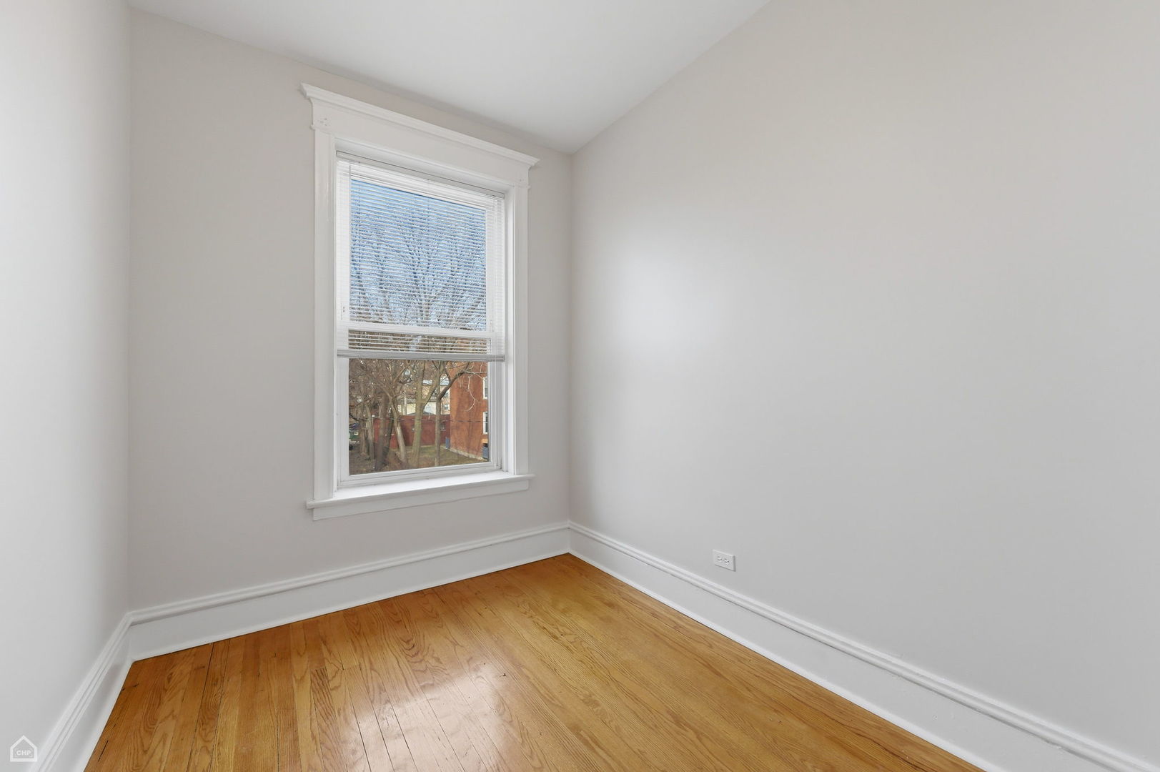 6033 South Rhodes Avenue Chicago, IL 60637 - Photo 4 of 15 Gallery Image 4