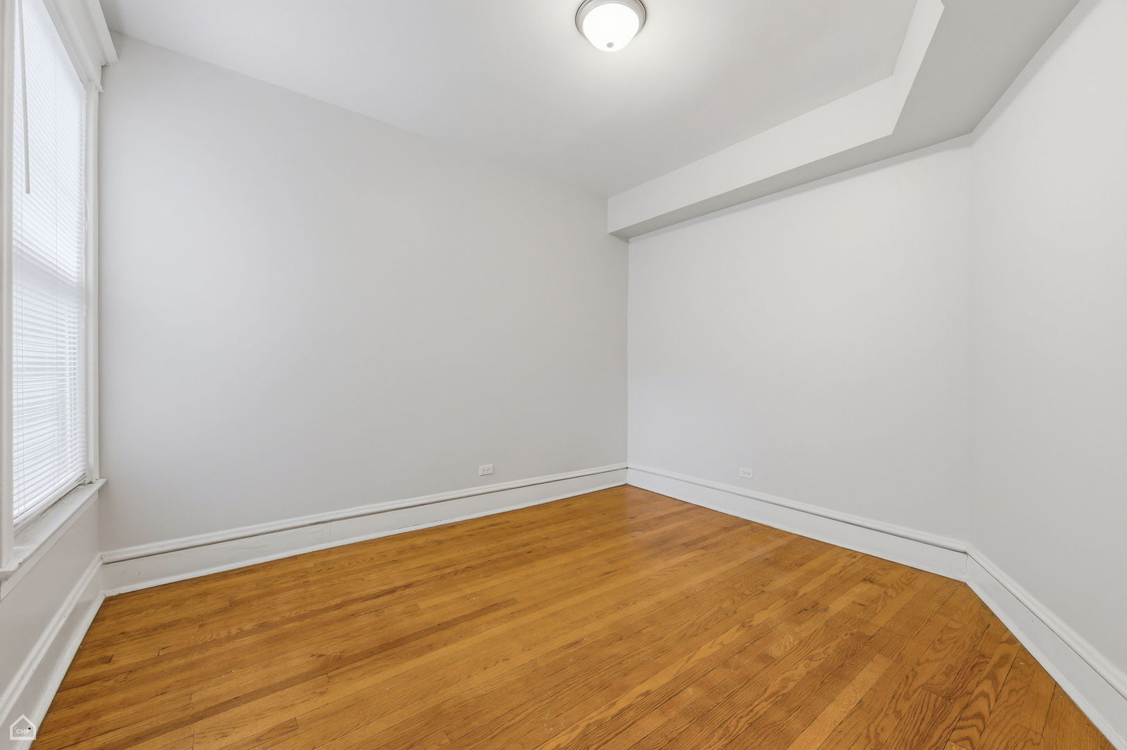 6033 South Rhodes Avenue Chicago, IL 60637 - Photo 5 of 15 Gallery Image 5