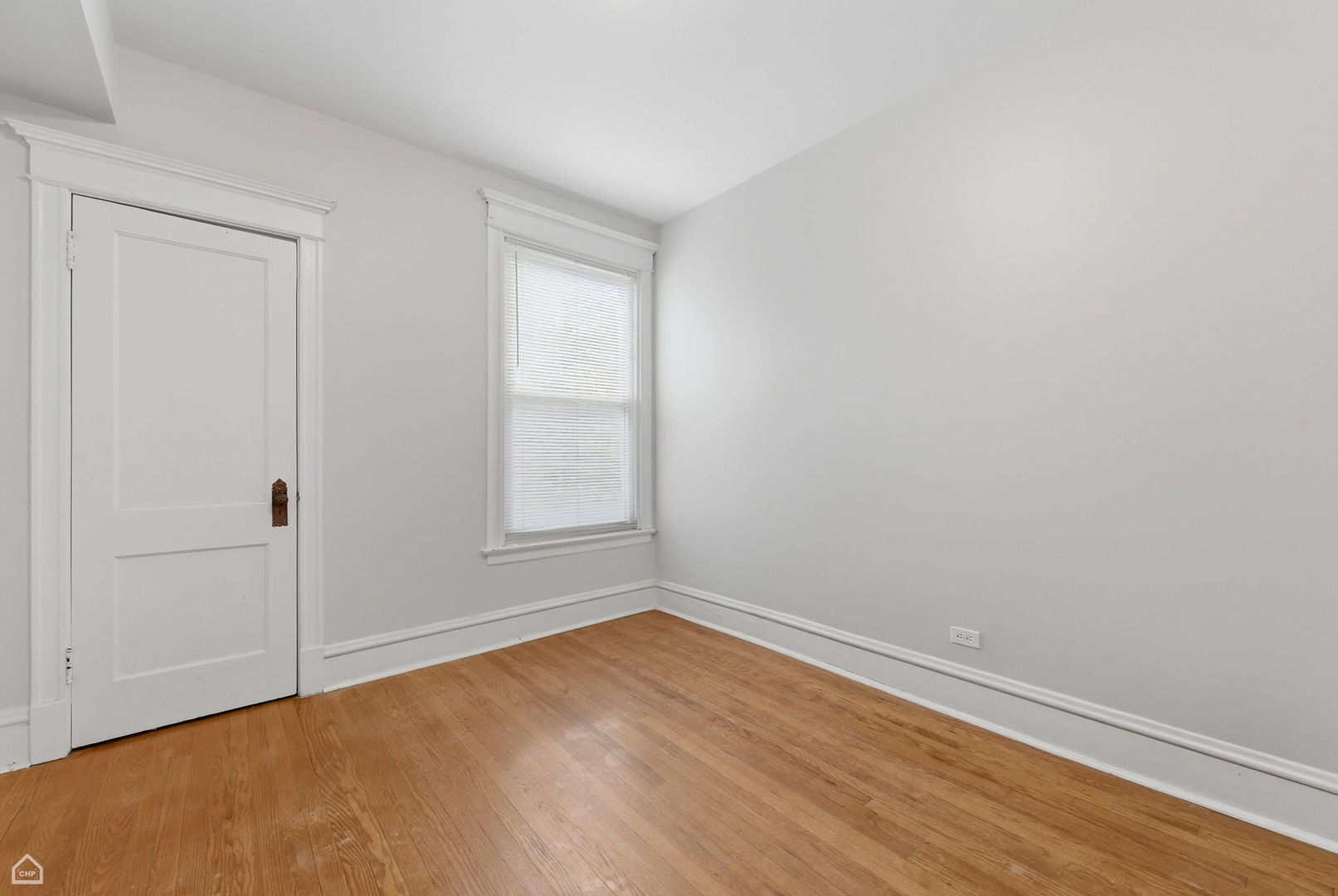 6033 South Rhodes Avenue Chicago, IL 60637 - Photo 6 of 15 Gallery Image 6