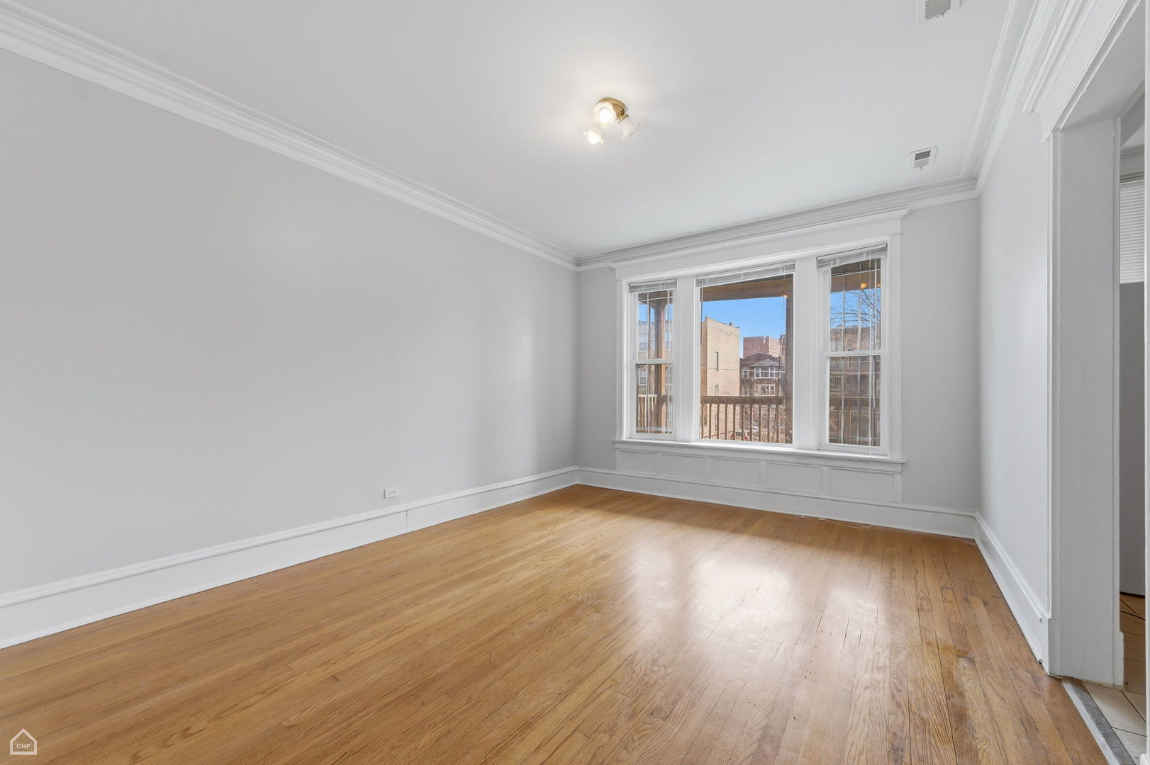 6033 South Rhodes Avenue Chicago, IL 60637 - Photo 9 of 15 Gallery Image 9