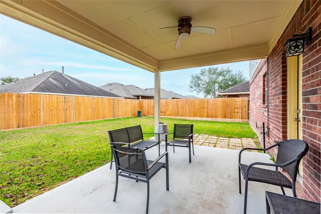 $300,000 | 3031 Sweet Gum Bay Court, Dickinson, TX 77539