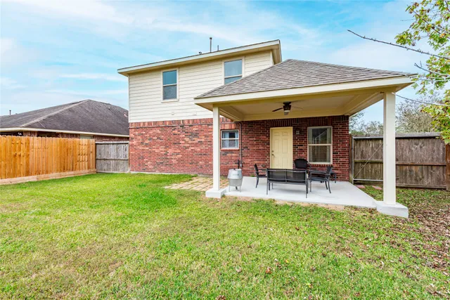 $300,000 | 3031 Sweet Gum Bay Court, Dickinson, TX 77539