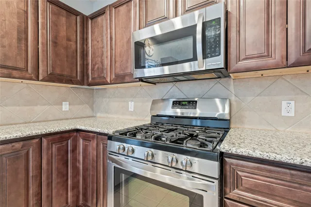 $300,000 | 3031 Sweet Gum Bay Court, Dickinson, TX 77539