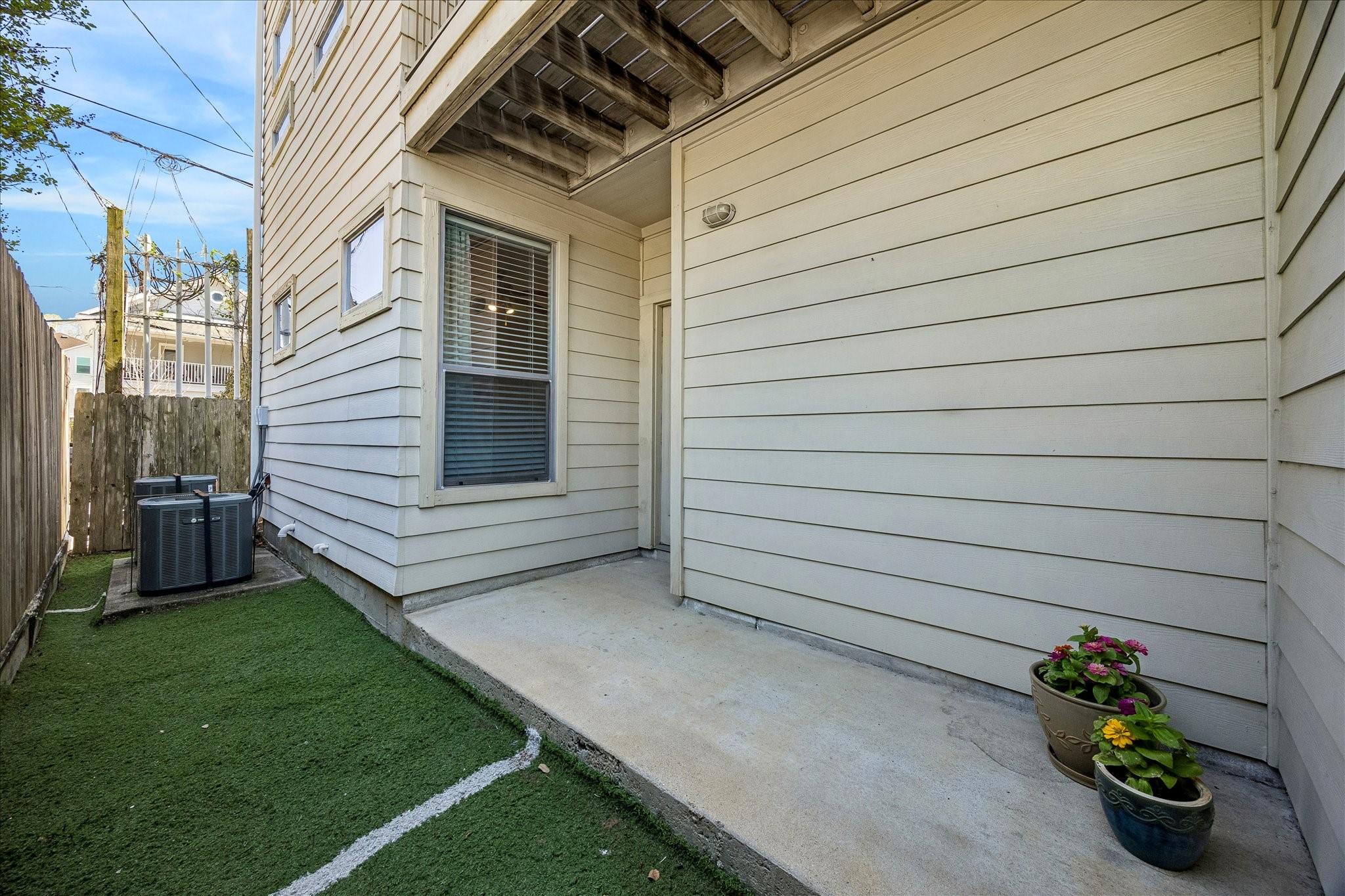 3022 Caroline Street Houston, TX 77004 - Photo 20 of 23 a view of a garage