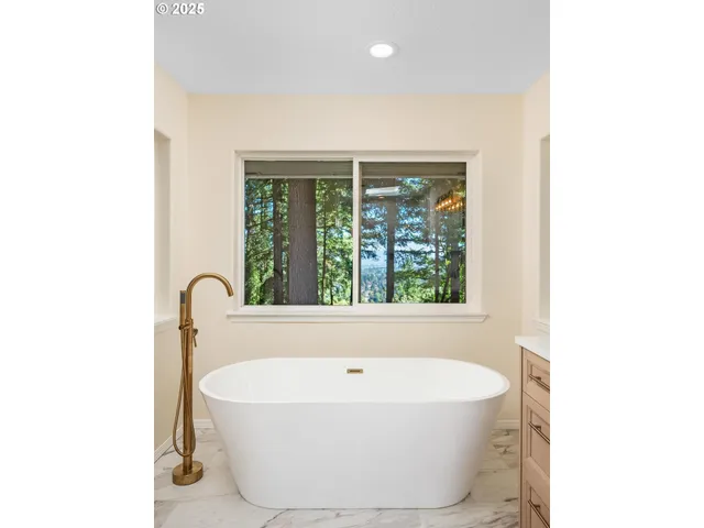 $775,000 | 3140 Northeast Rocky Butte Lane, Portland, OR 97220