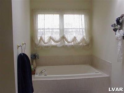 4065 Ross Road Bethlehem, PA 18020 - Photo 5 of 6 Gallery Image 5