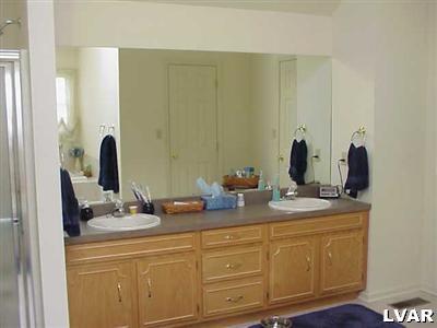 4065 Ross Road Bethlehem, PA 18020 - Photo 6 of 6 Gallery Image 6