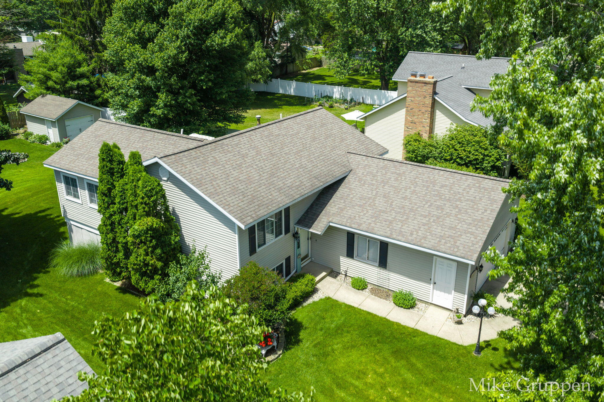 2565 Spring Court Zeeland, MI 49464 - Photo 4 of 49 4-web-or-mls-2565 Spring Court-059