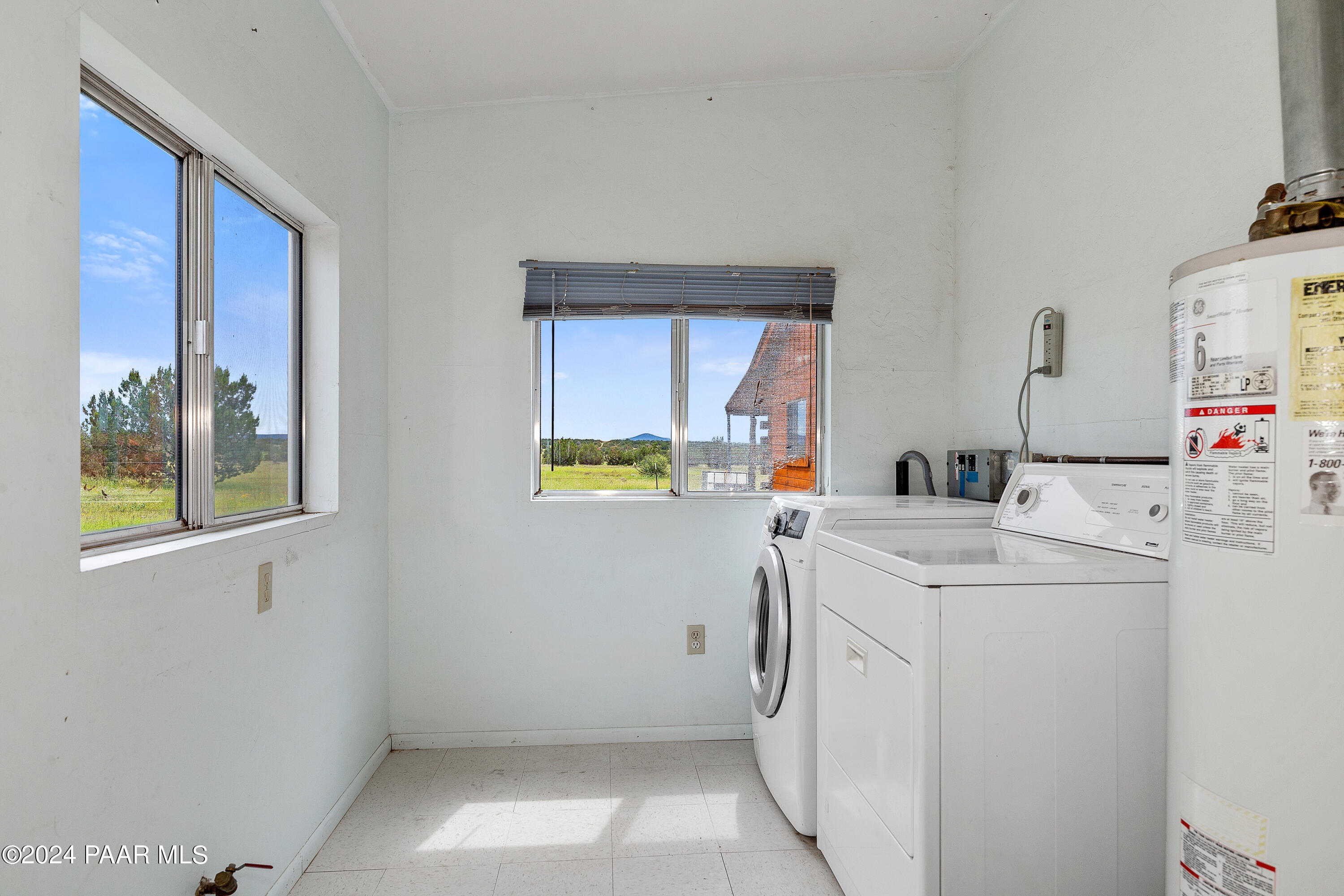 9797 Rocky Rabbit Road Ash Fork, AZ 86320 - Photo 19 of 36 a utility room with dryer and washer