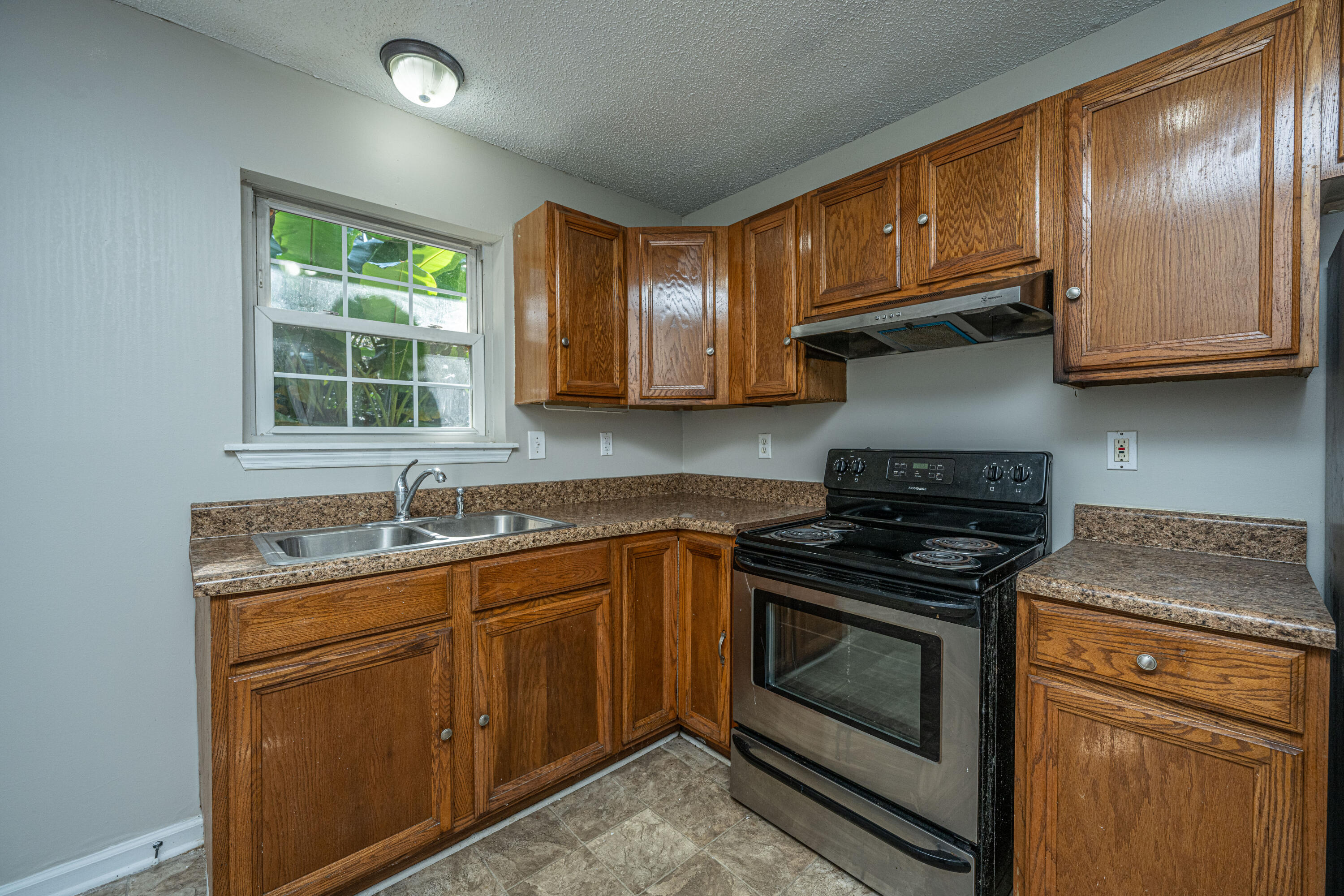 218 Triver Drive Moncks Corner, SC 29461 - Photo 13 of 37 218TriversDr010