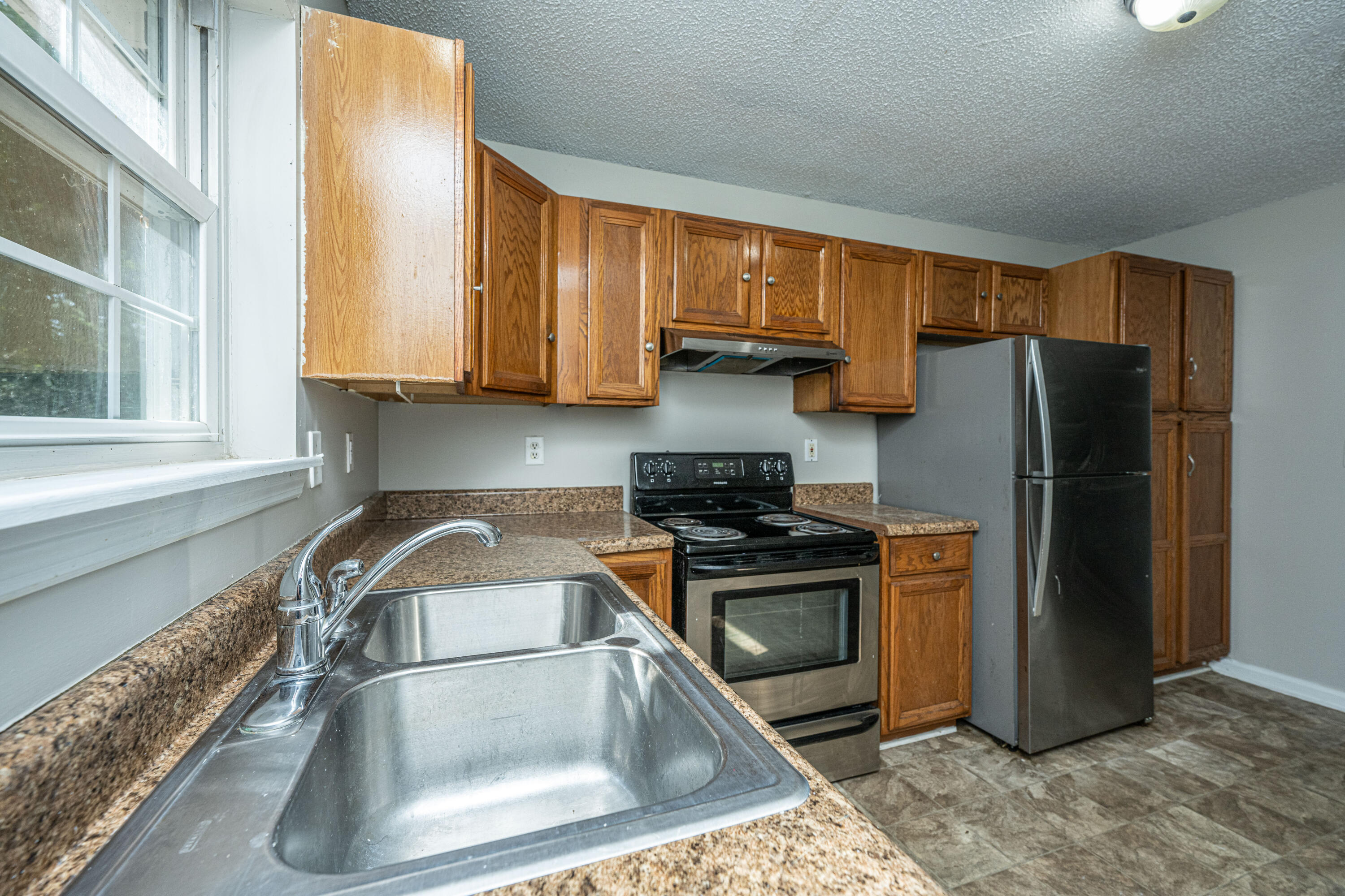 218 Triver Drive Moncks Corner, SC 29461 - Photo 14 of 37 218TriversDr011