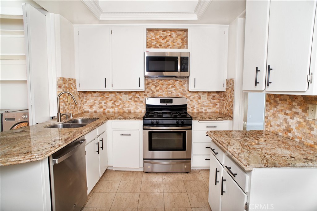 1244 Valley View Road Glendale, CA 91202 - Photo 5 of 19 Gallery Image 5