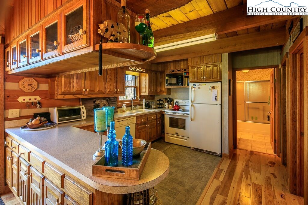 690 Rainbow Mountain Road Boone, NC 28607 - Photo 12 of 37 Gallery Image 12